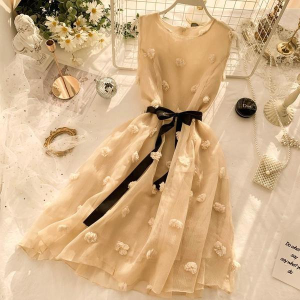 Modern női ruha övvel, négy színben