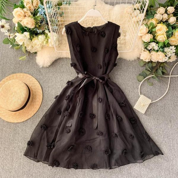 Modern női ruha övvel, négy színben