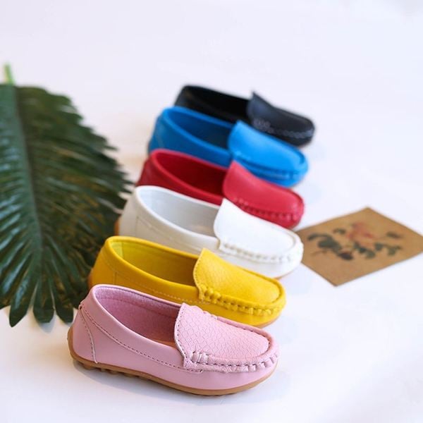 Children`s moccasins in pink, blue, white, yellow, red, brown and black