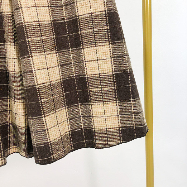 Hosszú aszimmetrikus kockás szoknya magas derékkal