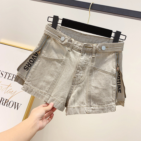 Rövid női farmer cipzárral, két színben