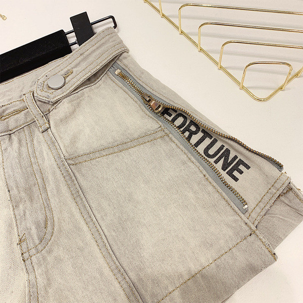 Rövid női farmer cipzárral, két színben