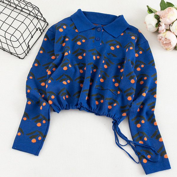 Női pulóver két színben klasszikus gallérral és zsebbel