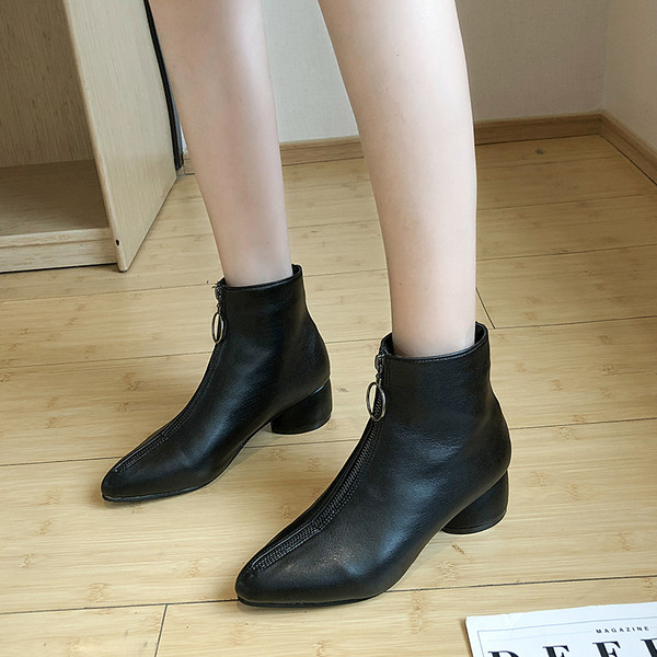 Cizme de dama stilate model ascutit cu fermoar de culoare neagra