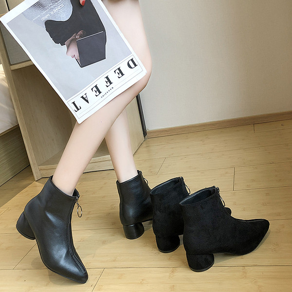 Cizme de dama stilate model ascutit cu fermoar de culoare neagra