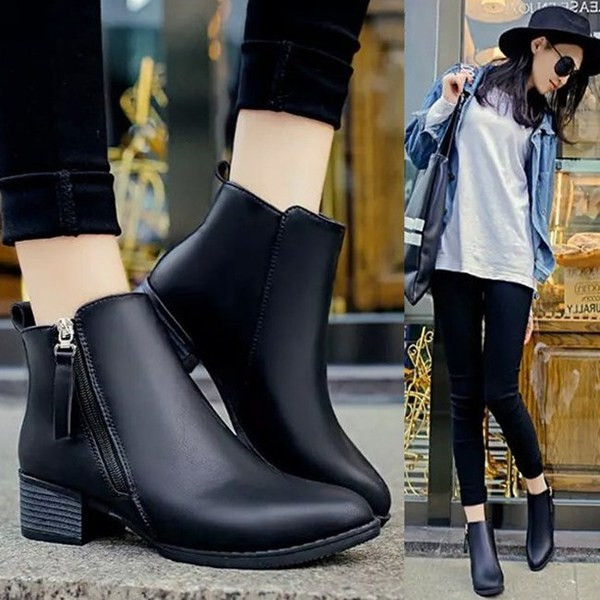 Modern női csizma piros és fekete cipzárral