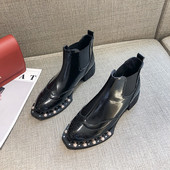 Model nou de ghete de dama cu elemente metalice de culoare neagra