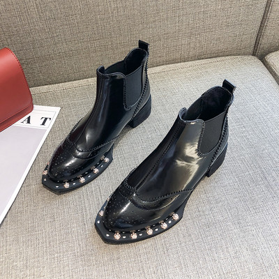 Model nou de ghete de dama cu elemente metalice de culoare neagra