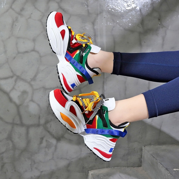 Új modern női tornacipő durva talppal több színben