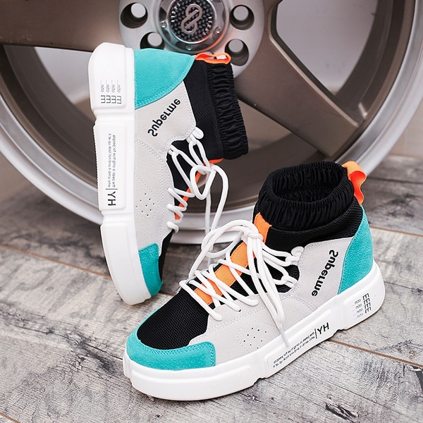 Tenisi moderni de dama cu piele intoarsa in mai multe culori