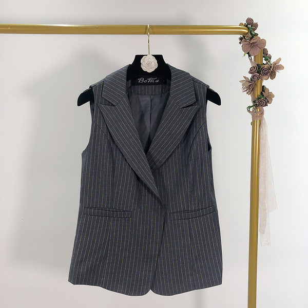 Csíkos elegáns női mellény sötét színben