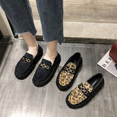 Őszi női mokaszinok fém díszítéssel két színben