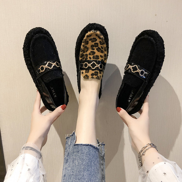 Őszi női mokaszinok fém díszítéssel két színben