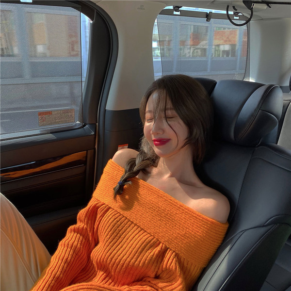 Bluză de damă tricotată în două culori cu mâneci căzute