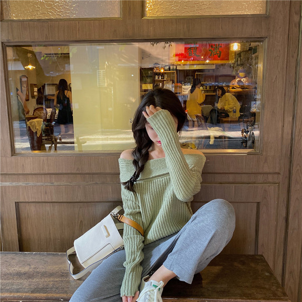 Bluză de damă tricotată în două culori cu mâneci căzute