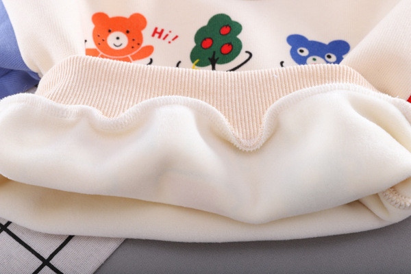 Napi gyerekkészlet fiúknak két részből áll, két színben