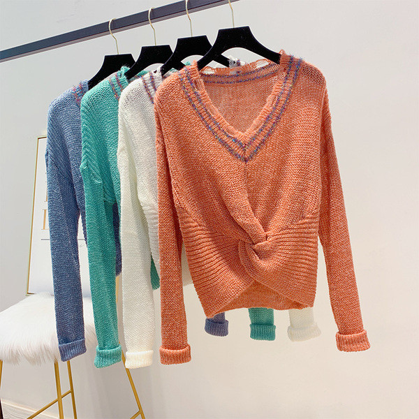 Kötött női pulóver spitz nyakkivágással, négy színben