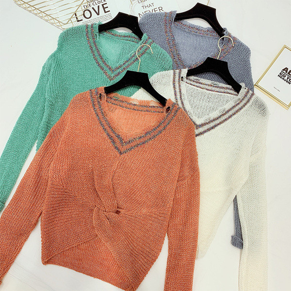 Kötött női pulóver spitz nyakkivágással, négy színben