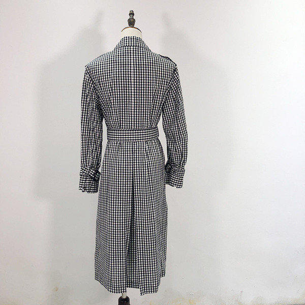 Hosszú kockás ruha zsebekkel és övvel