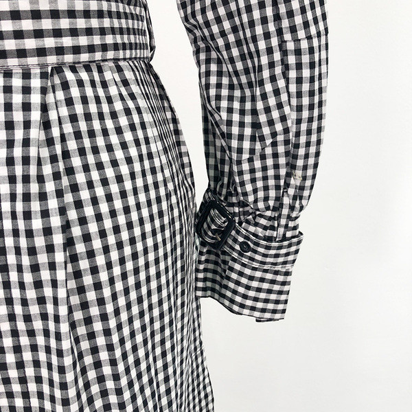 Hosszú kockás ruha zsebekkel és övvel