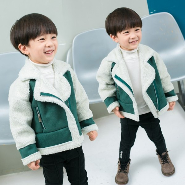 Modern, zöld színű gyerekkabát fiúknak