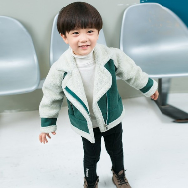 Modern, zöld színű gyerekkabát fiúknak