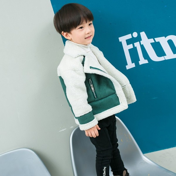 Modern, zöld színű gyerekkabát fiúknak