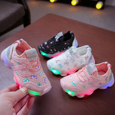 Gyerek tornacipő LED lámpákkal és különböző színekben
