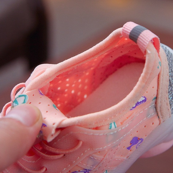 Gyerek tornacipő LED lámpákkal és különböző színekben