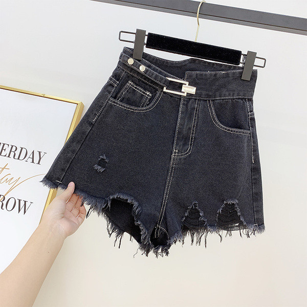 Blugi scurti de dama cu curea de culoare neagra