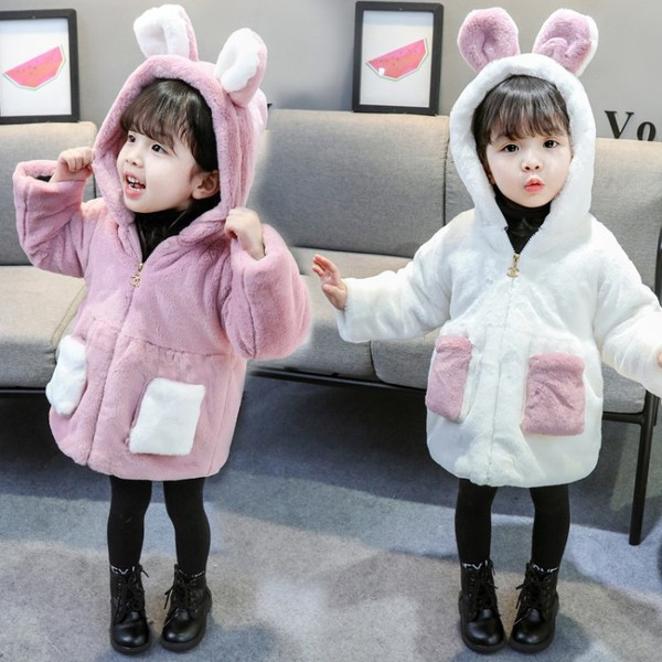 Aktuális fehér és rózsaszín 3D elemekkel ellátott gyerekkabát lányoknak