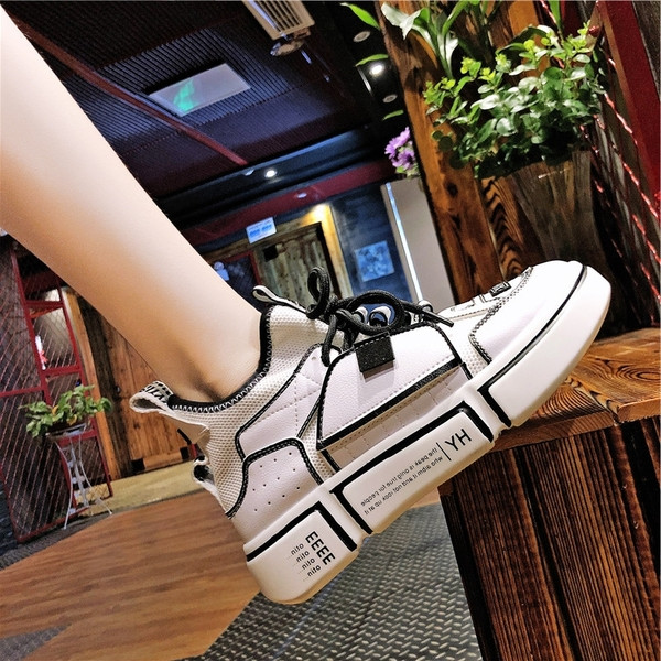 Modern női tornacipő magas talppal, két színben