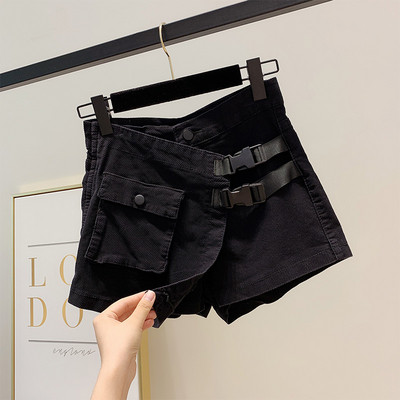 Pantaloni scurți de damă cu buzunar în negru și bej