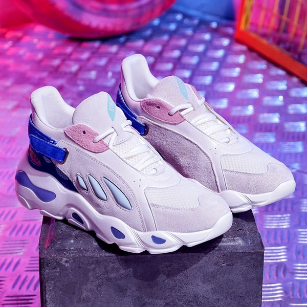 Új női tornacipő modell durva talppal, színes motívumokkal