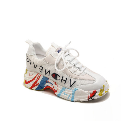 Aktuális női színes tornacipő felirattal