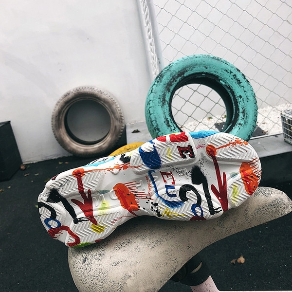 Aktuális női színes tornacipő felirattal