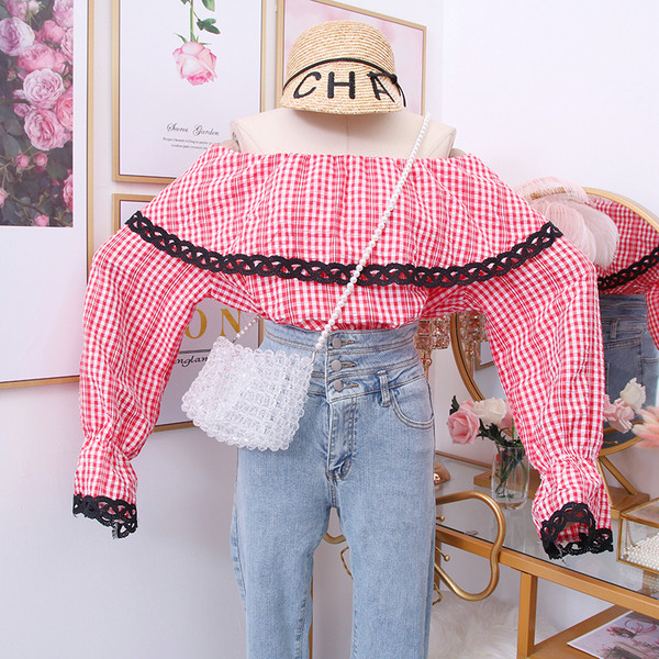 Modern női kockás ing csónakos nyakkivágással, kék, piros és fekete színekben