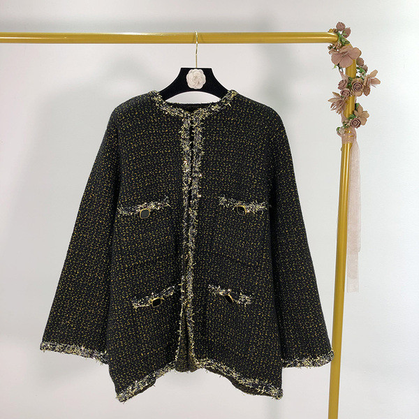 Női kockás kabát gombokkal és zsebekkel - két színben