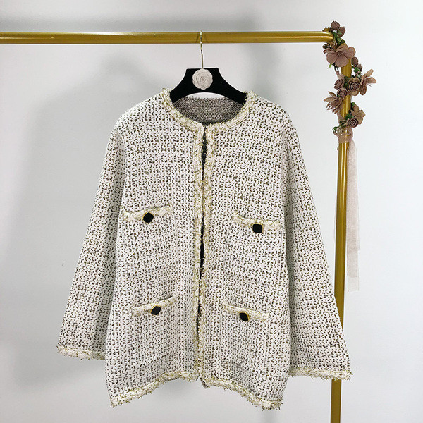 Női kockás kabát gombokkal és zsebekkel - két színben