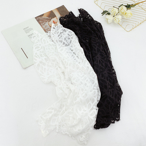 Női csipkeblúz fehér és fekete cipzárral