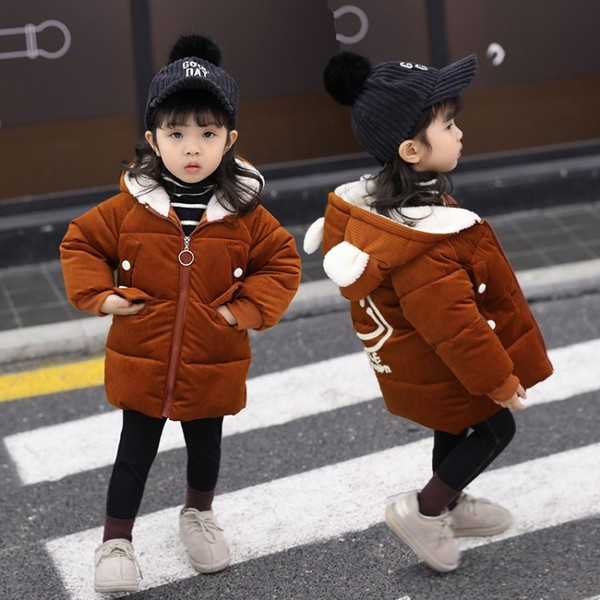 Geaca pentru copii moderna pentru fete in patru culori cu aplicatie si element 3D