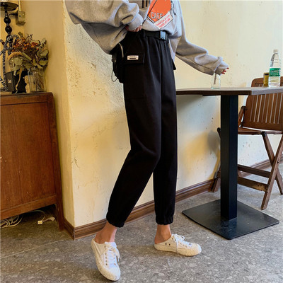 Női sportnadrág szürke és fekete színben, zsebekkel