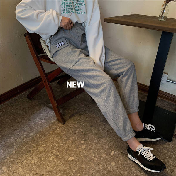 Női sportnadrág szürke és fekete színben, zsebekkel