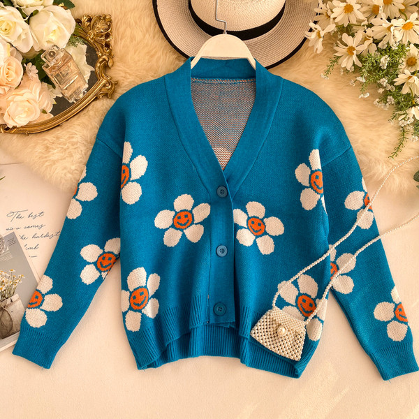 Alkalmi női kardigán piros és kék gombokkal