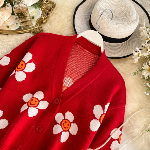 Alkalmi női kardigán piros és kék gombokkal