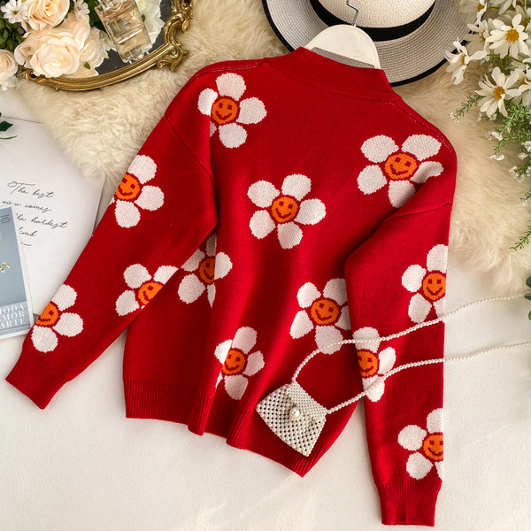 Alkalmi női kardigán piros és kék gombokkal