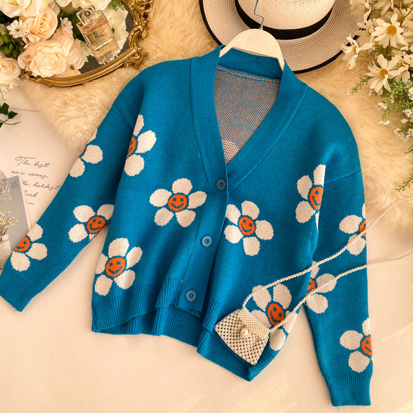 Alkalmi női kardigán piros és kék gombokkal