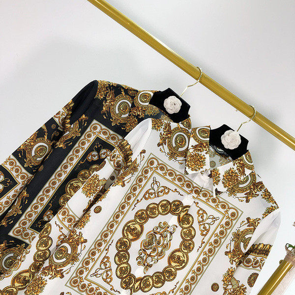 Női ing fehér és fekete színben, színes mintával - klasszikus modell