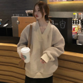 Női blúz széles modell spitz nyakkivágással, két színben rózsaszín és bézs