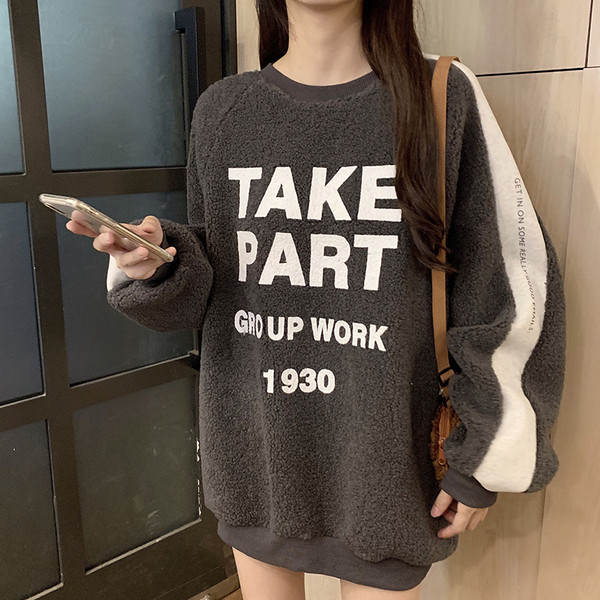 Női modern blúz - széles modell felirattal